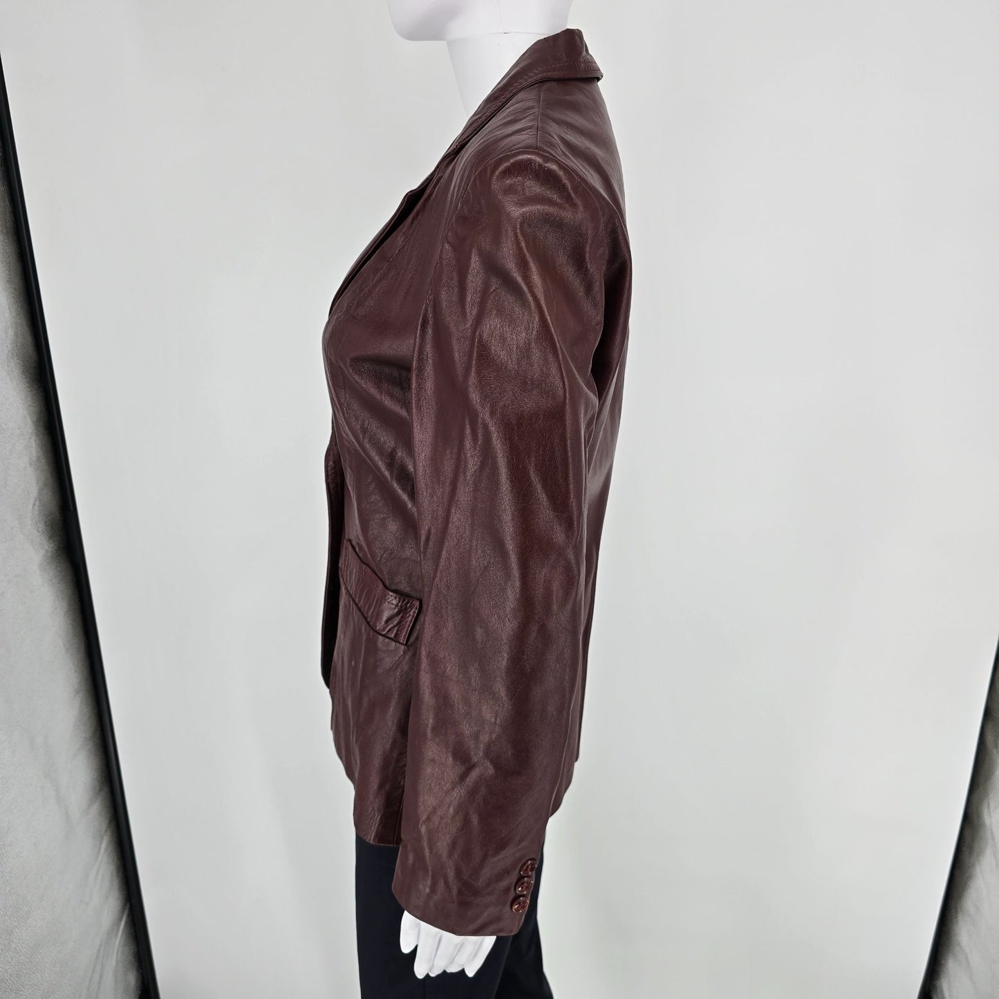 Vintage 1970s Foxmoor Women's Oxblood Two Button Leather Blazer Jacket (S)