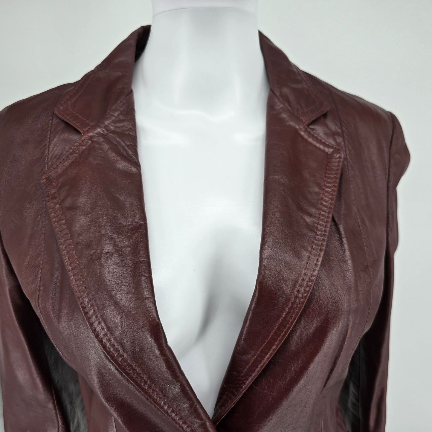 Vintage 1970s Foxmoor Women's Oxblood Two Button Leather Blazer Jacket (S)