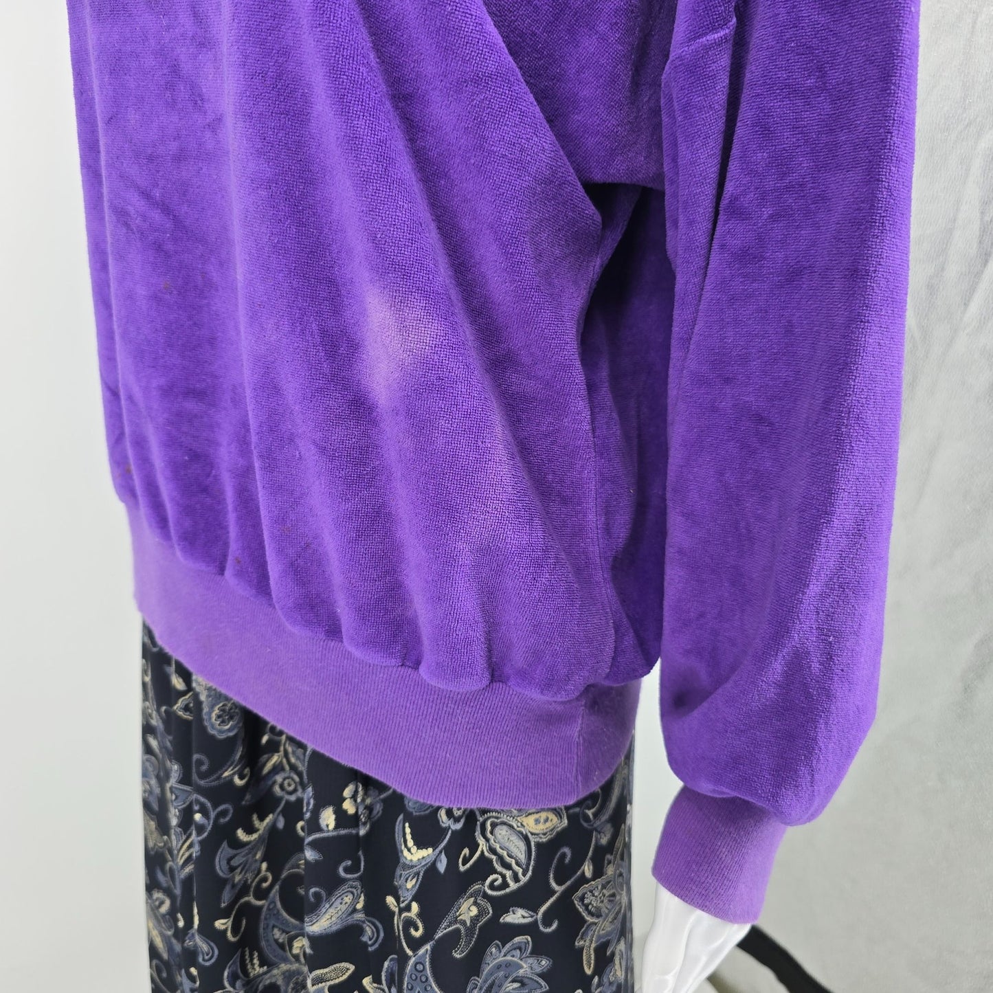 Vintage 1980s Oscar De La Renta Purple Velour Sweatshirt (Women's XL) *Flaws