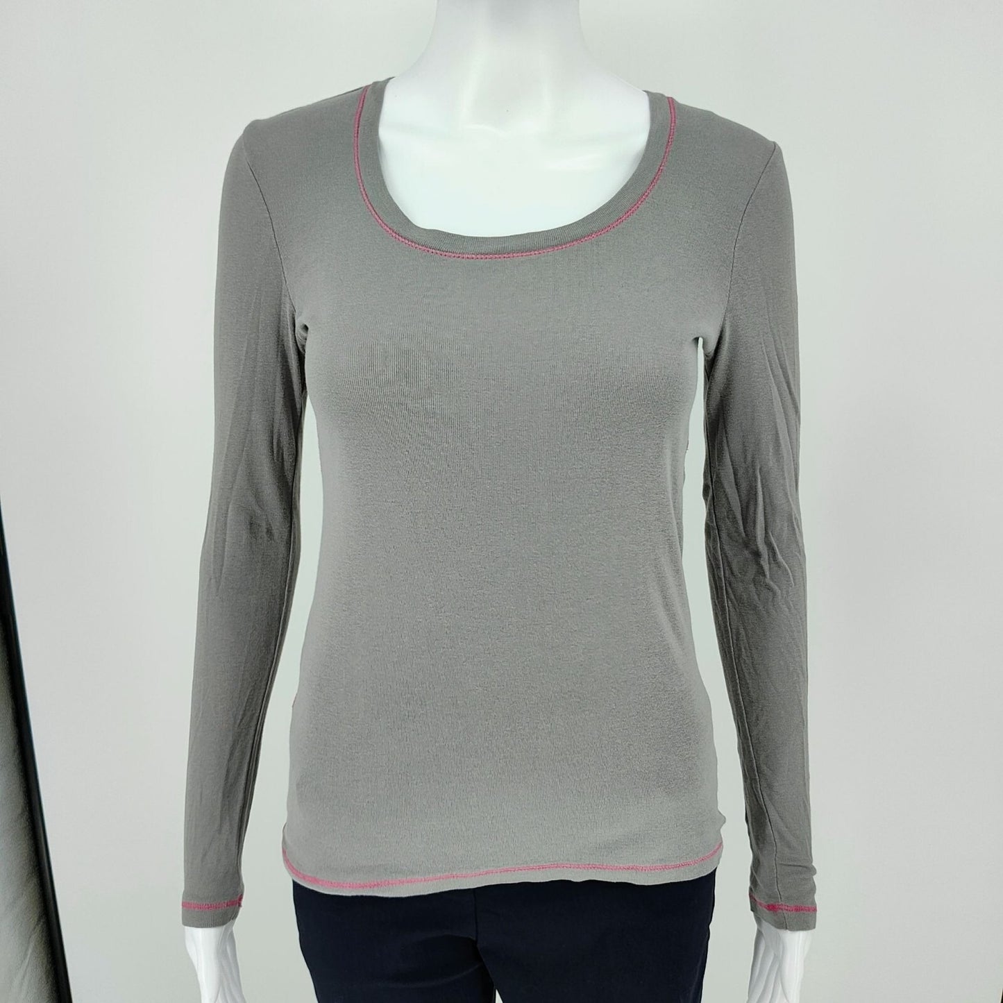 Old Navy 2012 Womens Long Sleeve Gray Cotton Top W/ Pink Stitching (S) *Flawed*