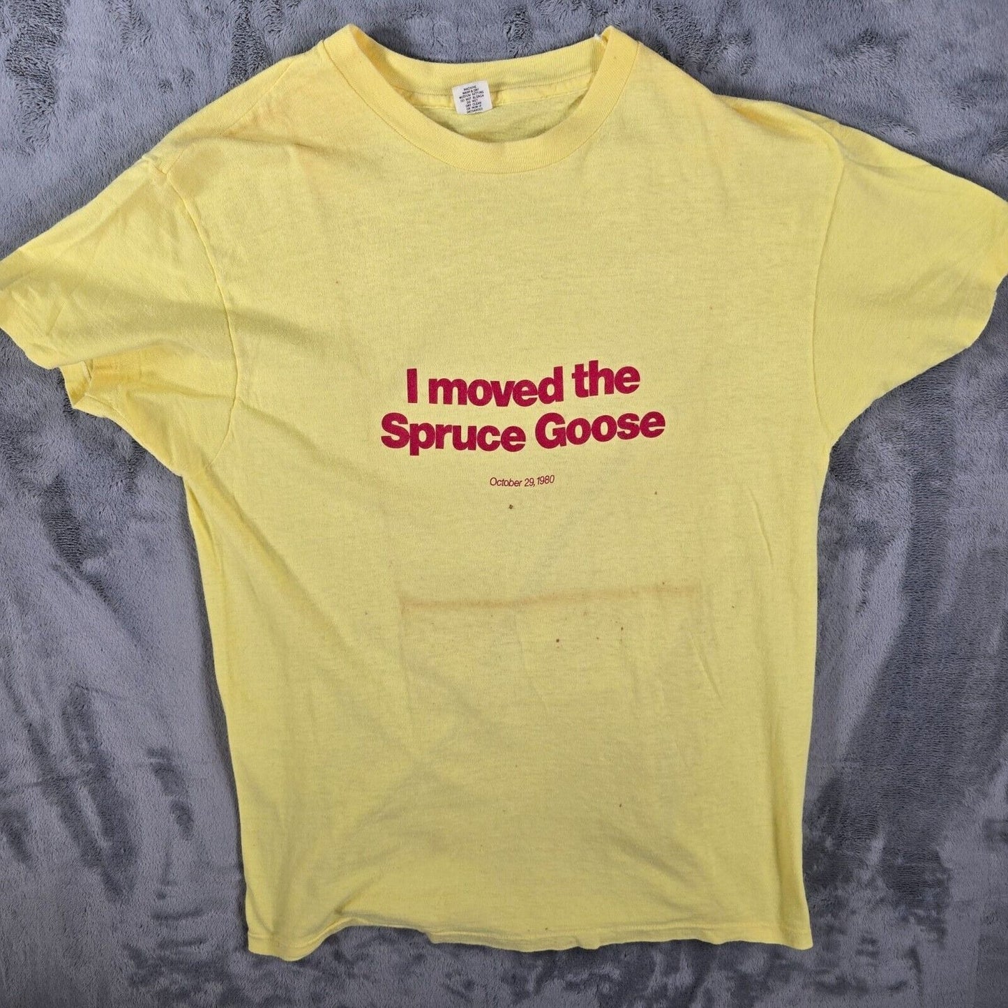 VERY RARE Vintage 1980 "I Moved the Spruce Goose" Yellow Graphic T-Shirt (M)