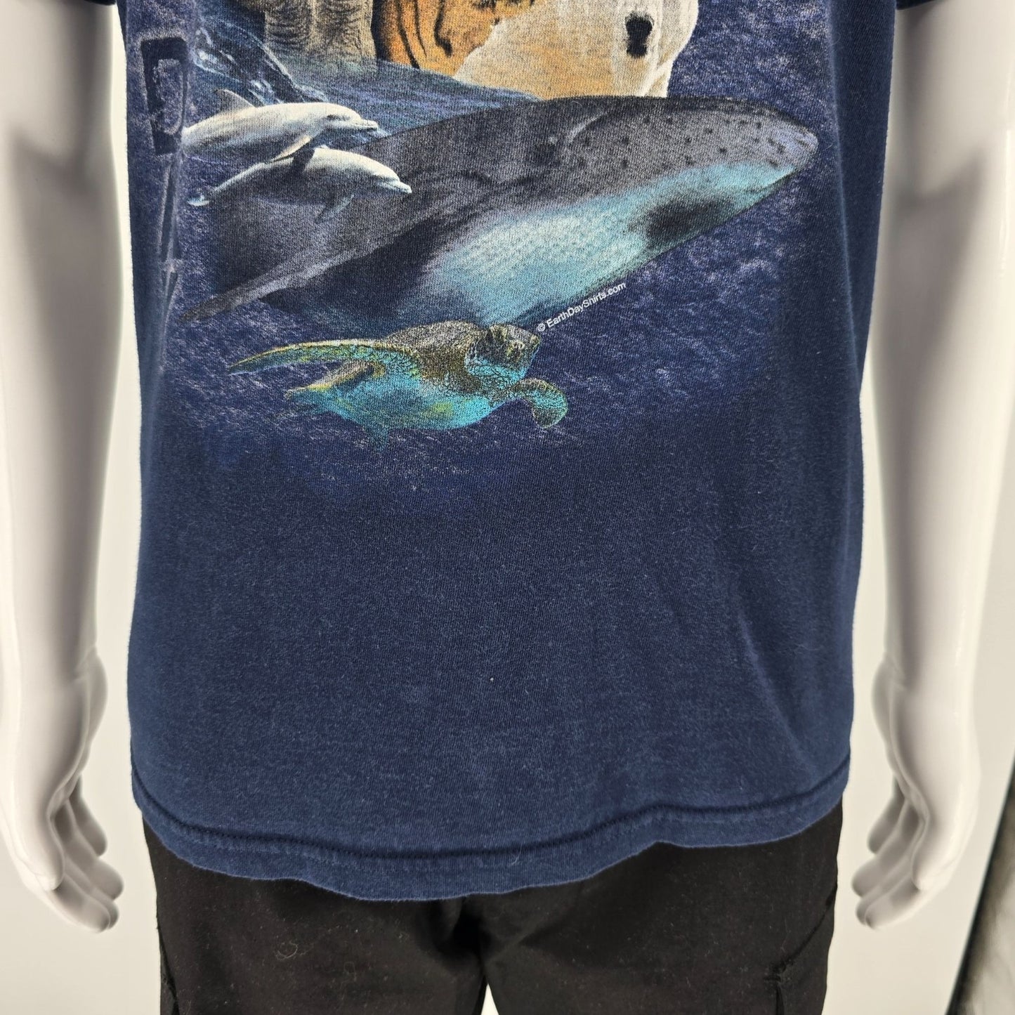 Early 2010s Gildan Heavy Cotton Earth Day Wildlife Collage Navy T-Shirt (M)