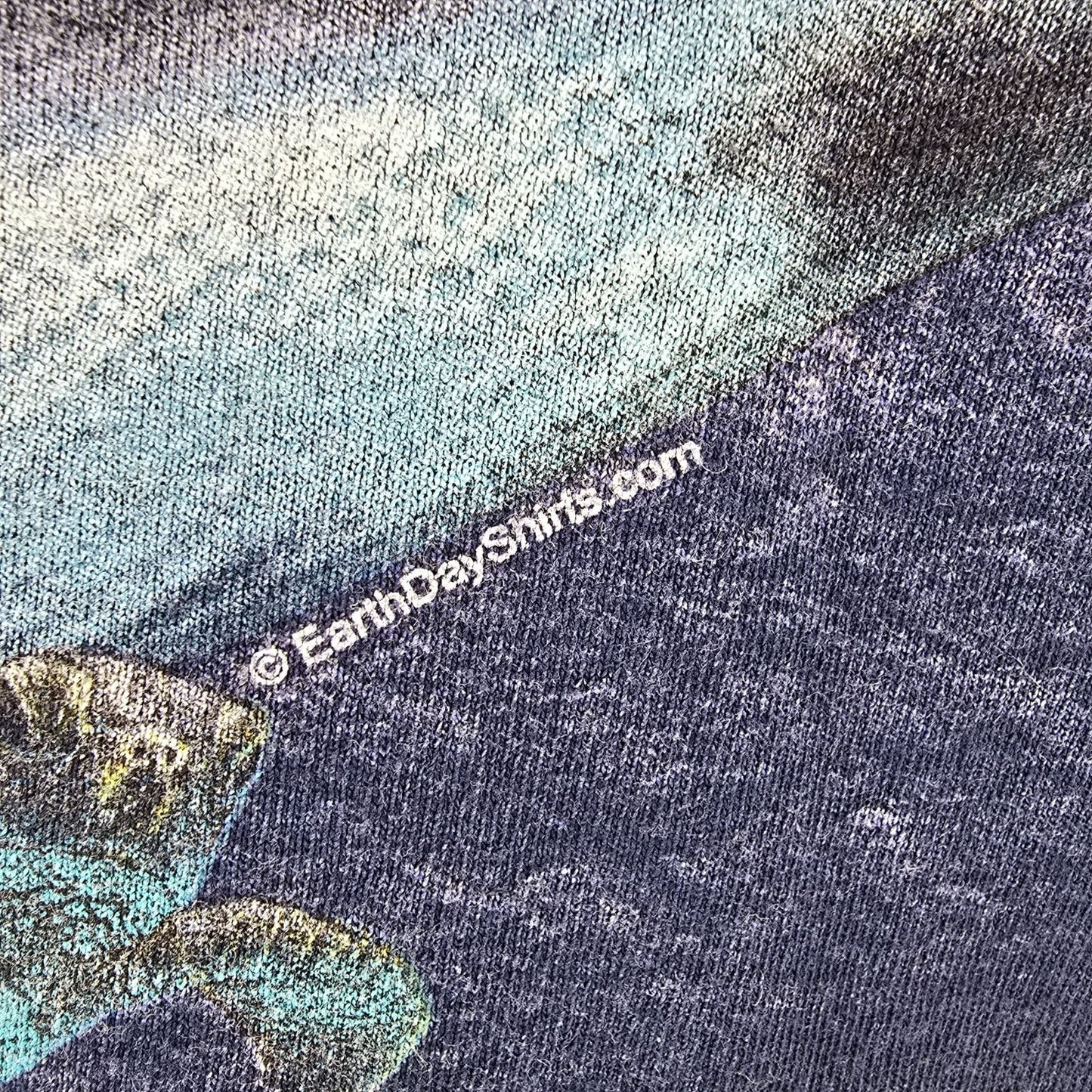 Early 2010s Gildan Heavy Cotton Earth Day Wildlife Collage Navy T-Shirt (M)