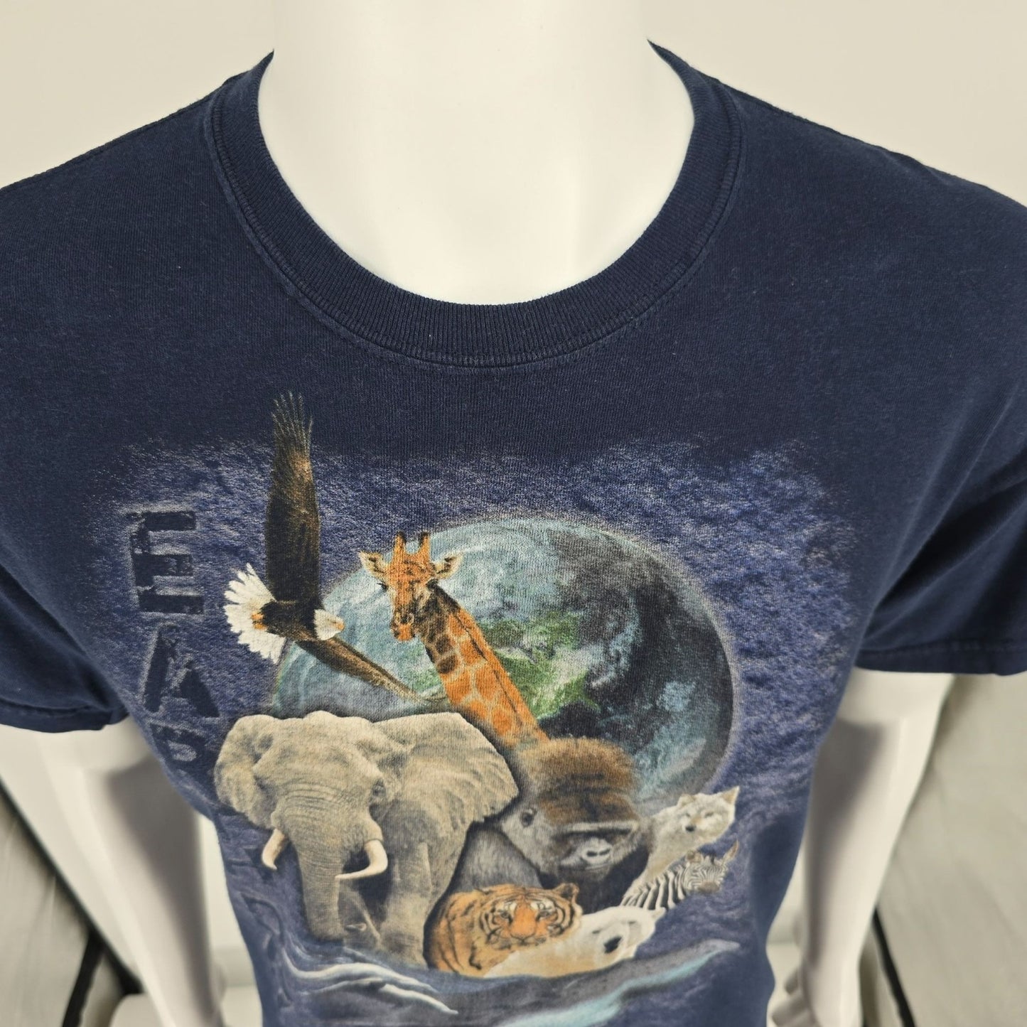 Early 2010s Gildan Heavy Cotton Earth Day Wildlife Collage Navy T-Shirt (M)