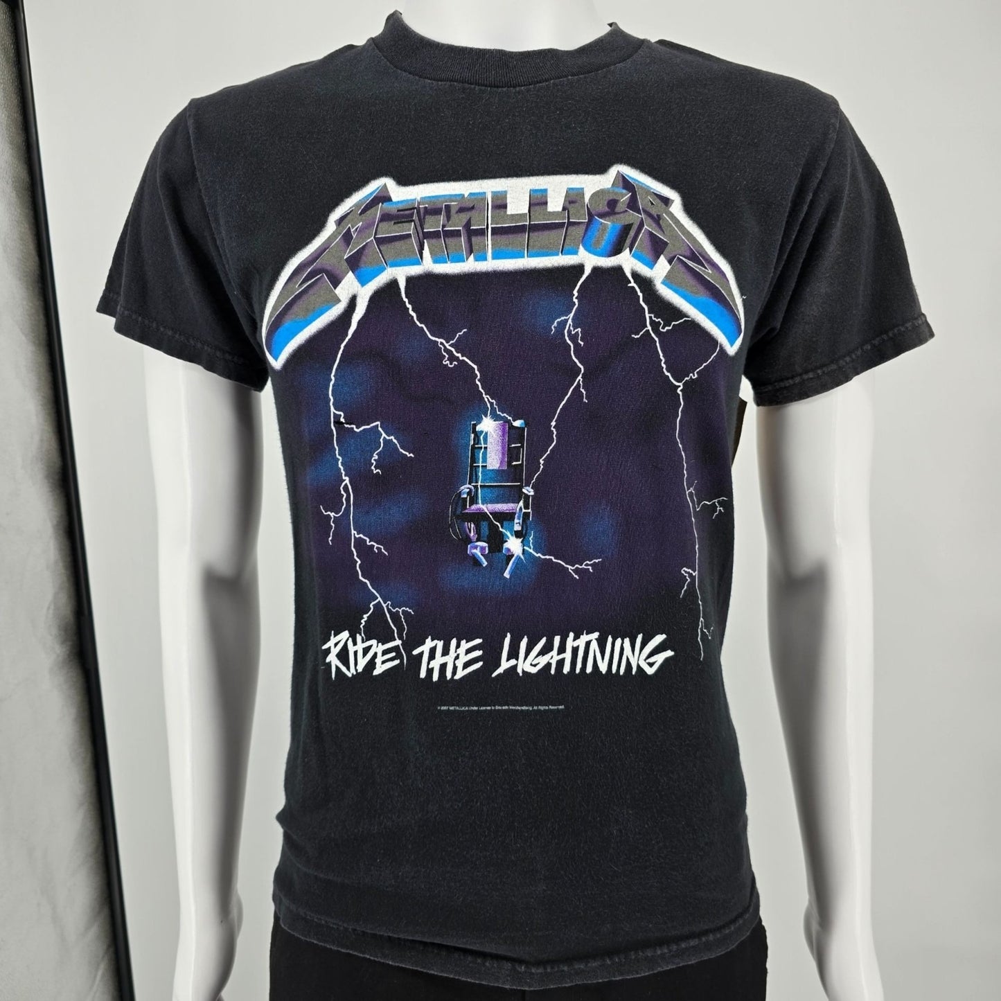 2000s Alstyle Black Metallica Ride the Lightning Graphic Band T-Shirt (Small)
