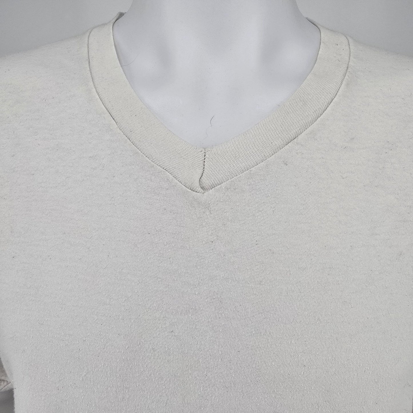 Vintage 2000s Distressed Fruit of the Loom Blank White V-Neck T-Shirt (2XL)