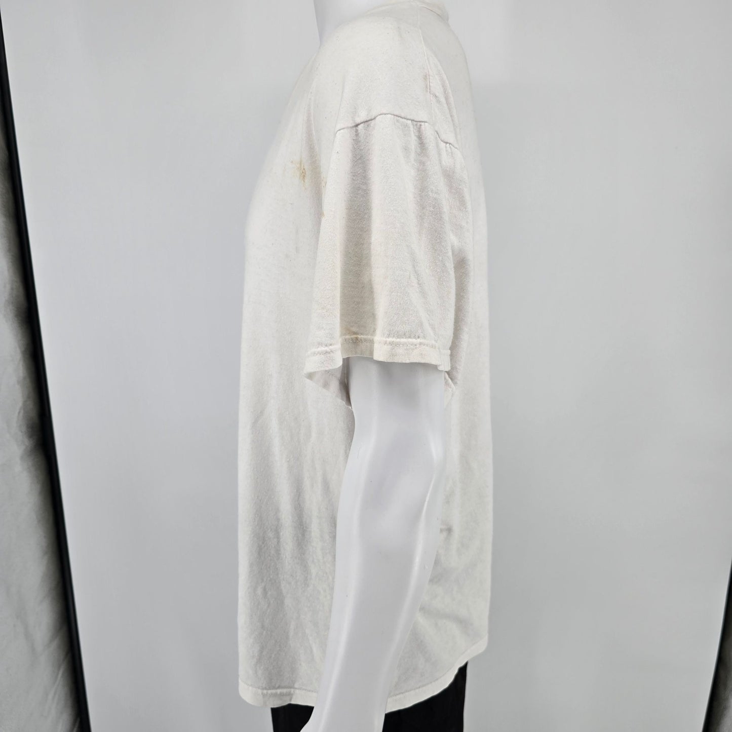 Vintage 2000s Distressed Fruit of the Loom Blank White V-Neck T-Shirt (2XL)