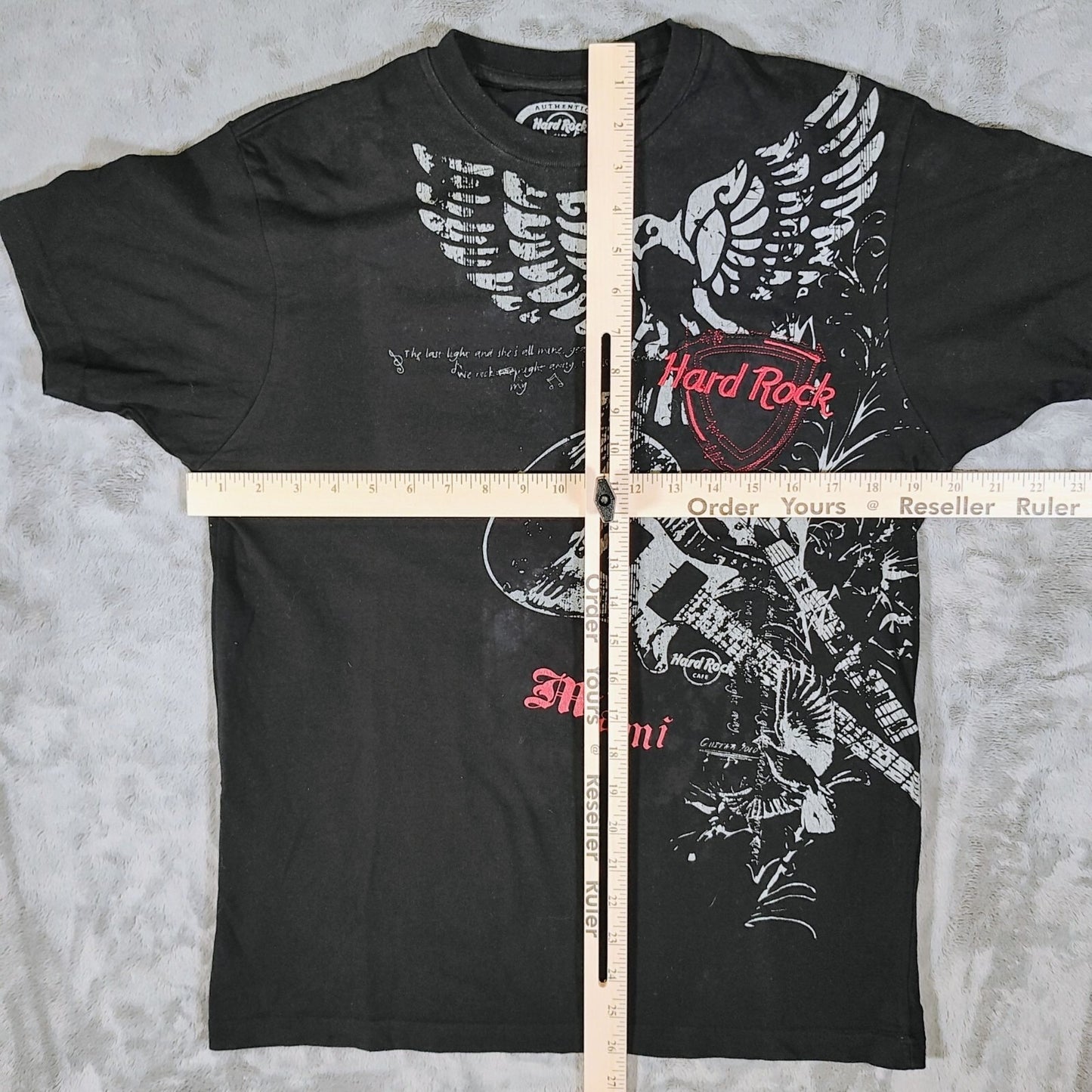 Hard Rock Cafe Miami Y2K Aesthetic Embroidered Black and Red Graphic T-Shirt (S)