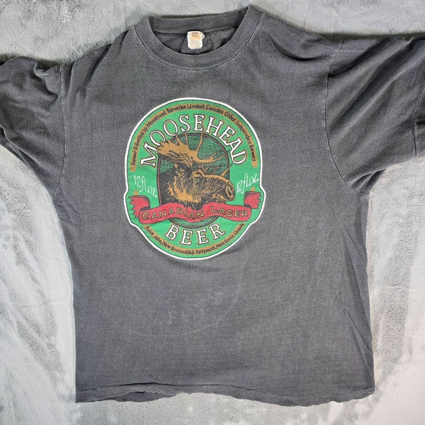 Distressed Vintage 1980s AIL Moosehead Beer Canadian Lager Graphic T-Shirt (L)