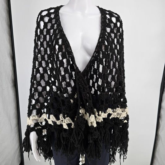 Vintage 1970s Handmade Black/Cream Boho Hippie Fringe Crochet Shawl (One Size)