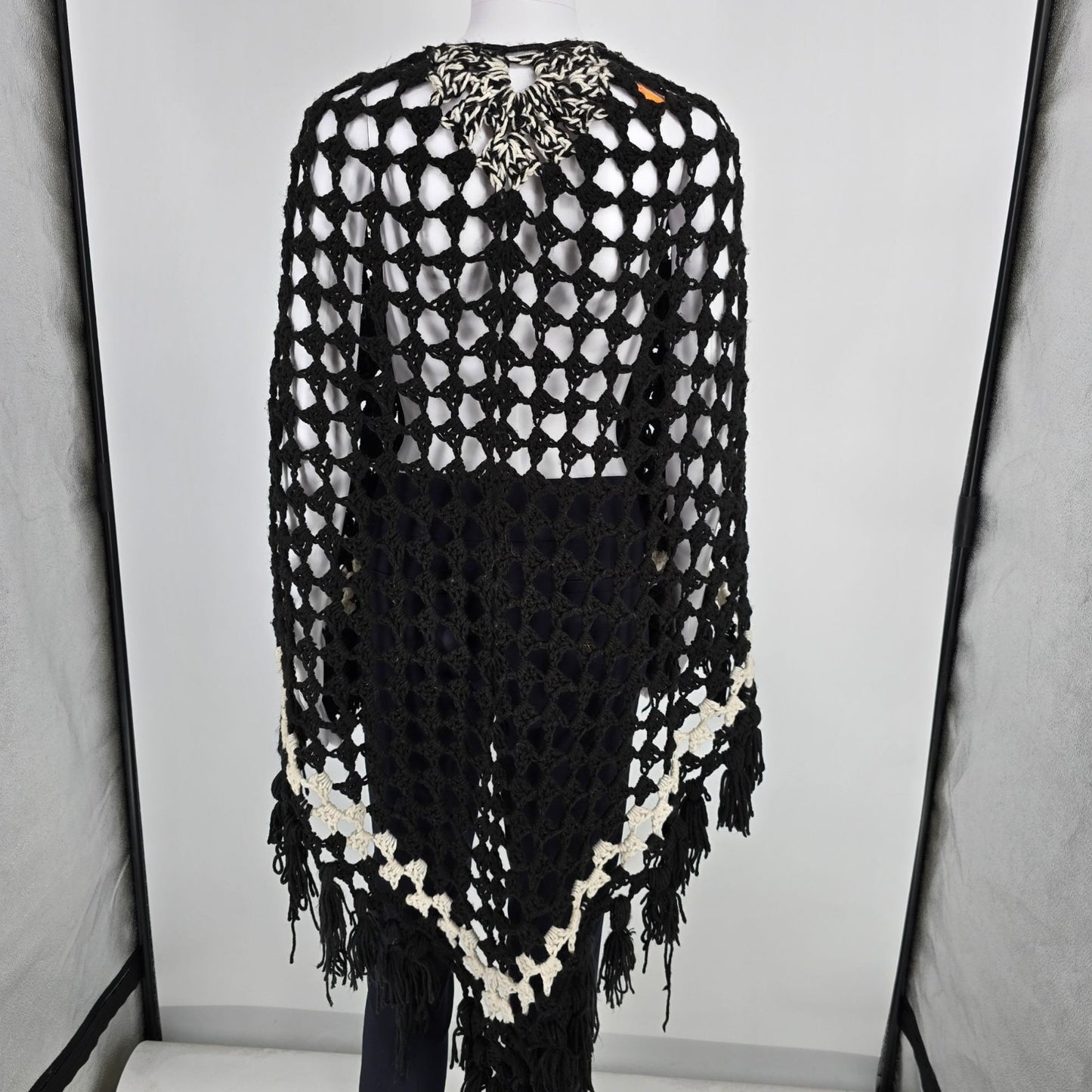 Vintage 1970s Handmade Black/Cream Boho Hippie Fringe Crochet Shawl (One Size)