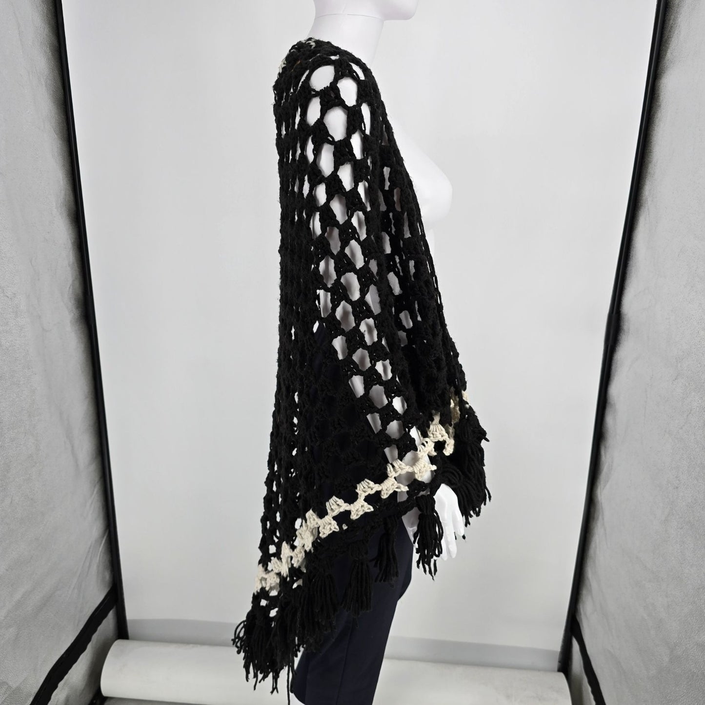 Vintage 1970s Handmade Black/Cream Boho Hippie Fringe Crochet Shawl (One Size)