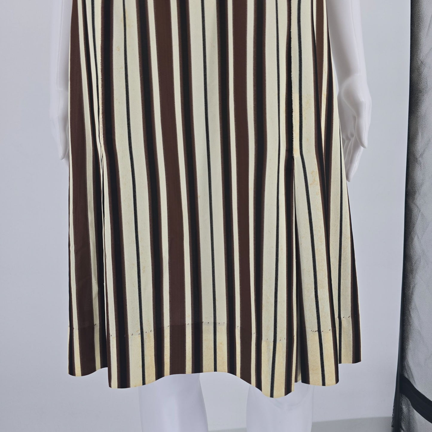 Vintage 1970s Brown/Cream/Black Mod Op Art Vertical Striped Shift Dress (M)