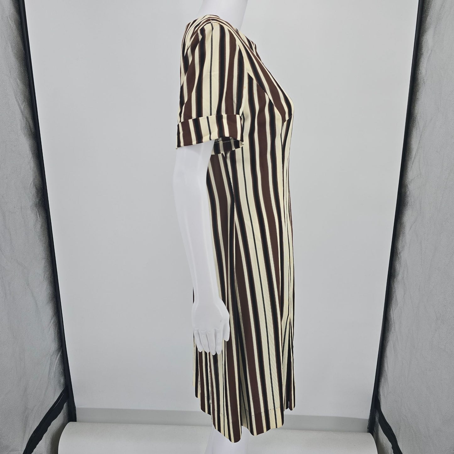 Vintage 1970s Brown/Cream/Black Mod Op Art Vertical Striped Shift Dress (M)