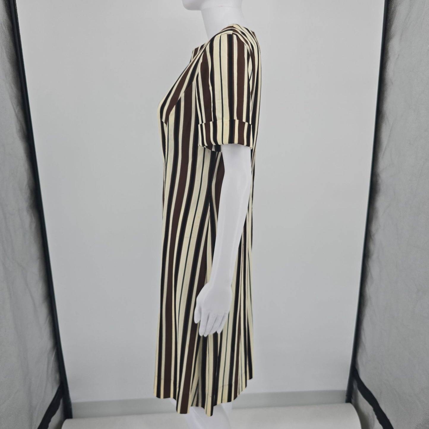 Vintage 1970s Brown/Cream/Black Mod Op Art Vertical Striped Shift Dress (M)