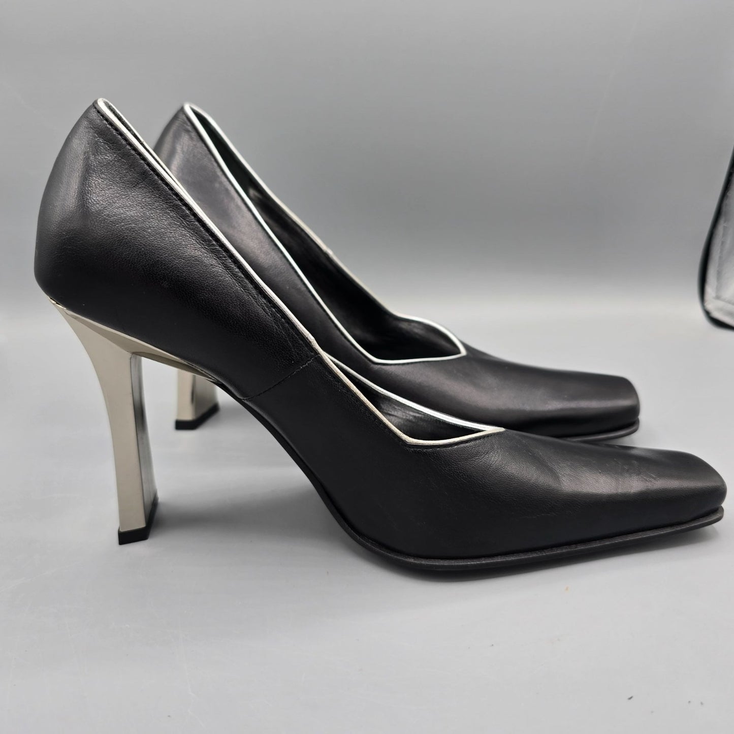 Vintage Y2K Pari & Pari Black Nappa Leather Square-Toe Silver Piping Pumps (7B)