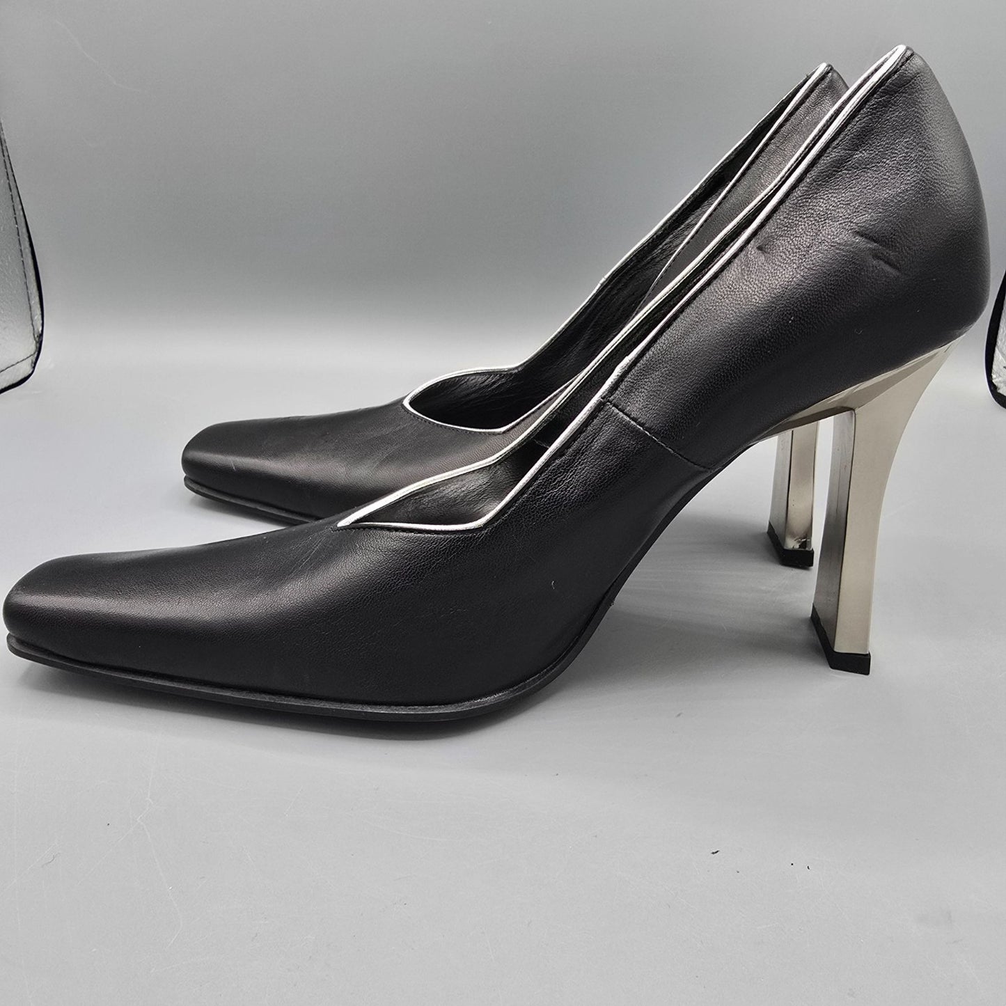 Vintage Y2K Pari & Pari Black Nappa Leather Square-Toe Silver Piping Pumps (7B)