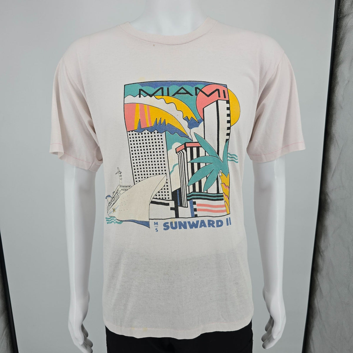 Distressed Vintage 1980s Cal Cru Miami M/S Sunward II Cruise Ship T-Shirt (L)