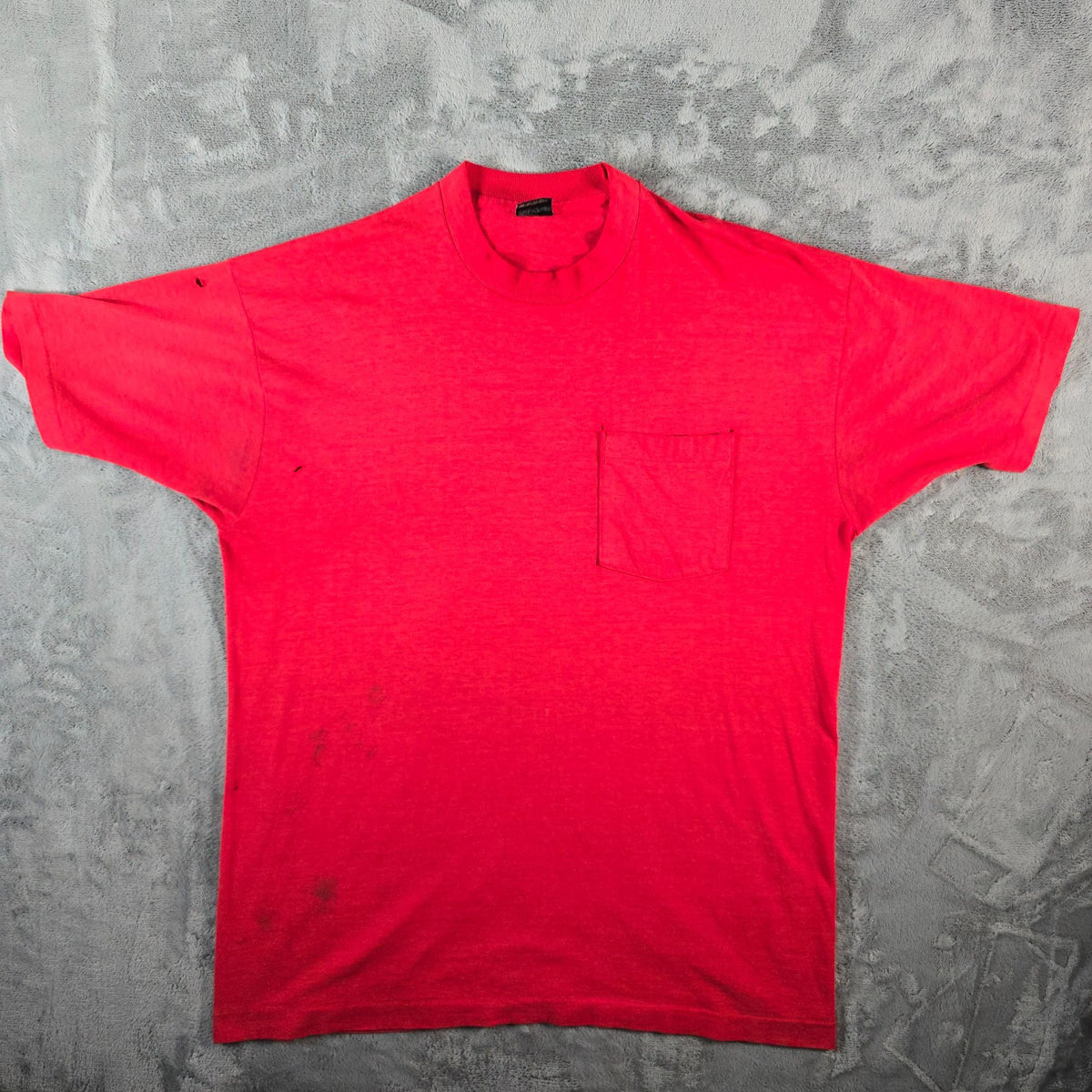 Distressed Vintage 1990s Drink's Saloon Brownstown Township Pocket T-Shirt (XL)