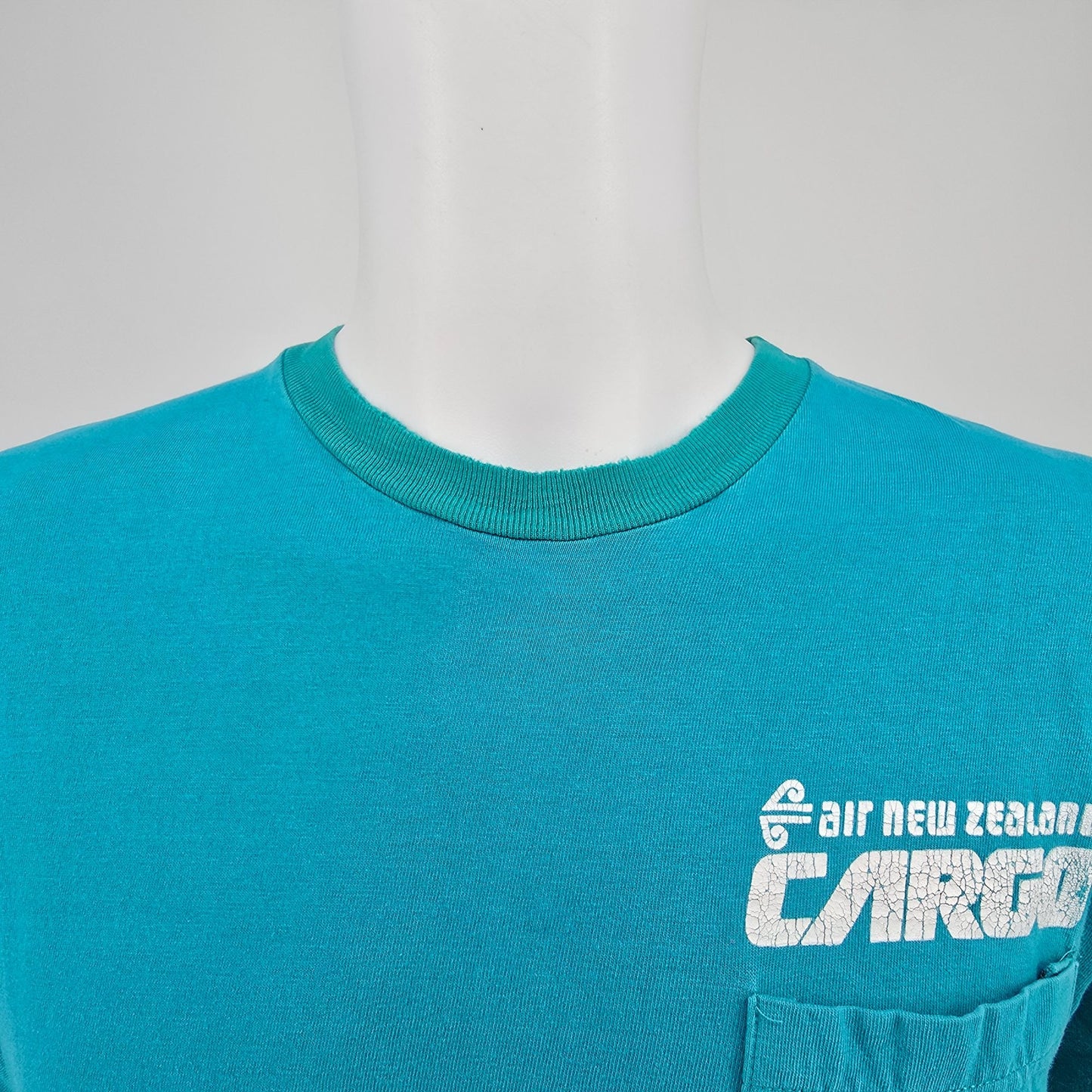 Vintage 1990s Hanes Beefy-T New Zealand Cargo Employee Pocket T-Shirt (L)