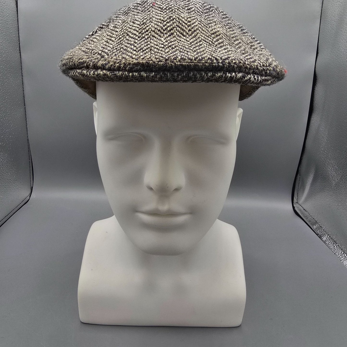 Vintage 1970s Harris Tweed Made in Scotland Herringbone Wool Flat Cap (US 7 1/8)