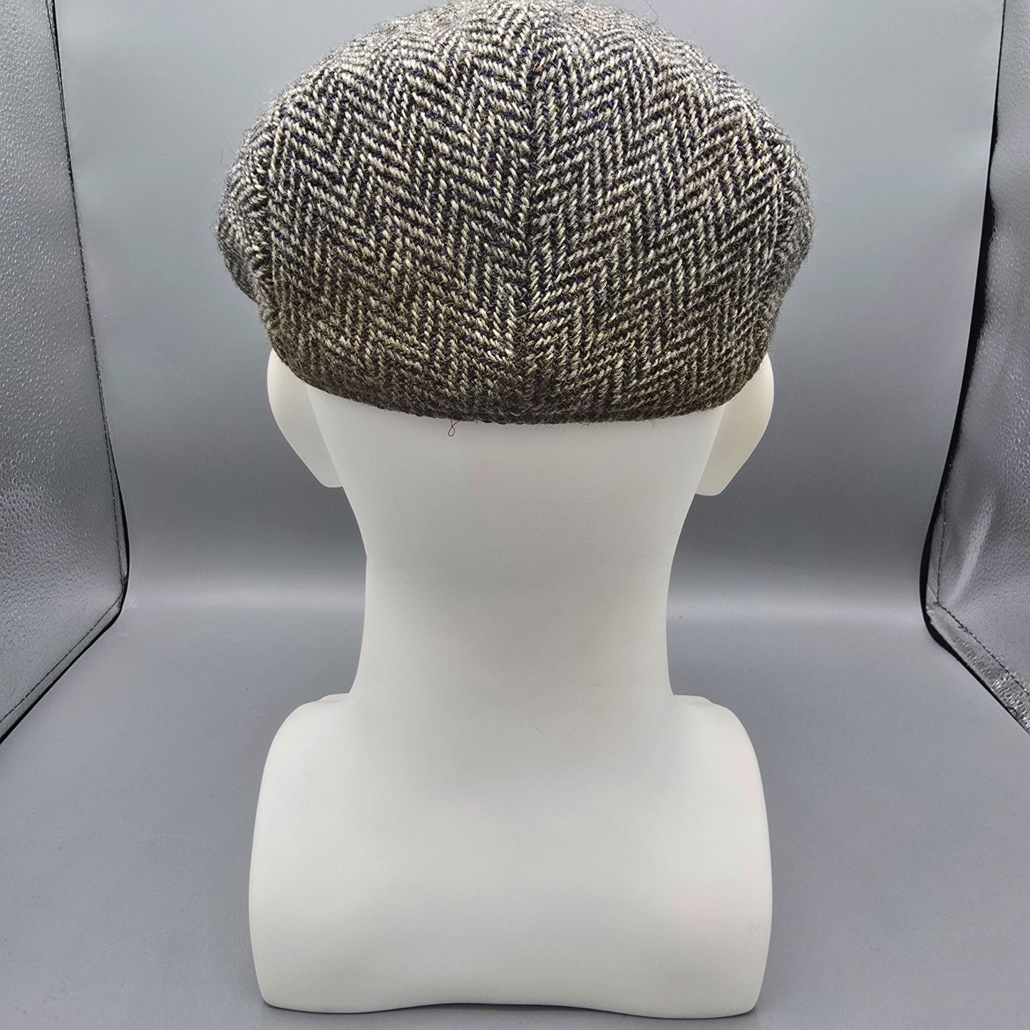 Vintage 1970s Harris Tweed Made in Scotland Herringbone Wool Flat Cap (US 7 1/8)