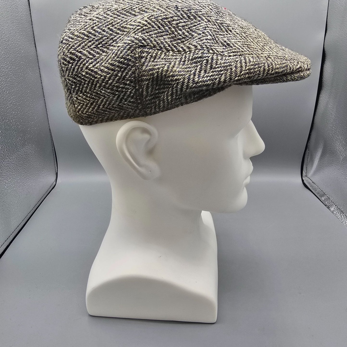 Vintage 1970s Harris Tweed Made in Scotland Herringbone Wool Flat Cap (US 7 1/8)