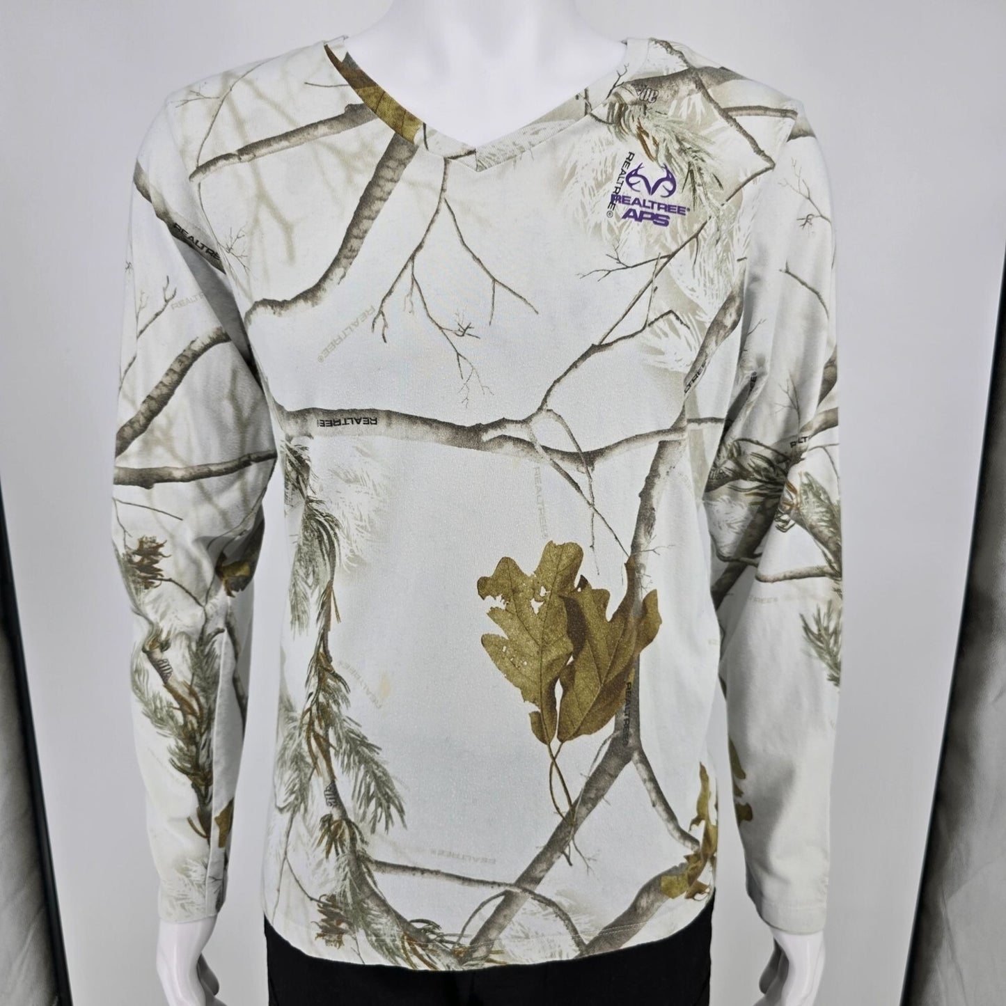 2010s Realtree APS Snow Camo V-Neck Long Sleeve Performance T-Shirt (Womens XXL)