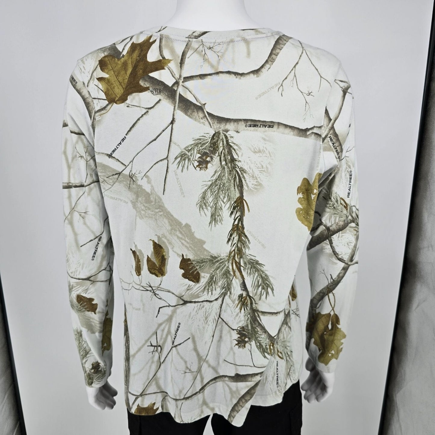 2010s Realtree APS Snow Camo V-Neck Long Sleeve Performance T-Shirt (Womens XXL)