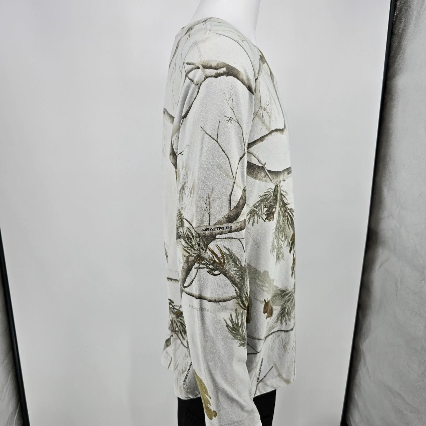 2010s Realtree APS Snow Camo V-Neck Long Sleeve Performance T-Shirt (Womens XXL)