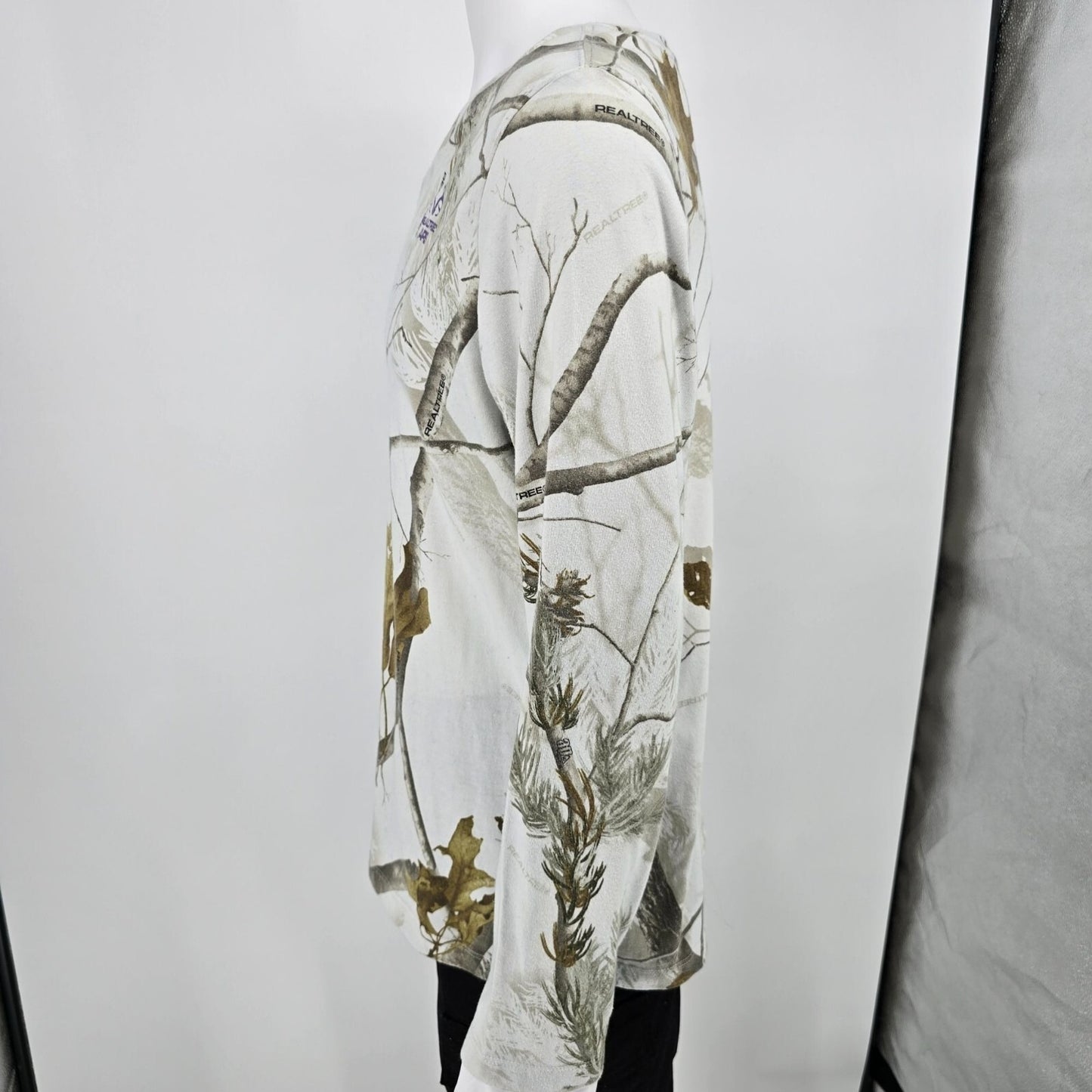 2010s Realtree APS Snow Camo V-Neck Long Sleeve Performance T-Shirt (Womens XXL)