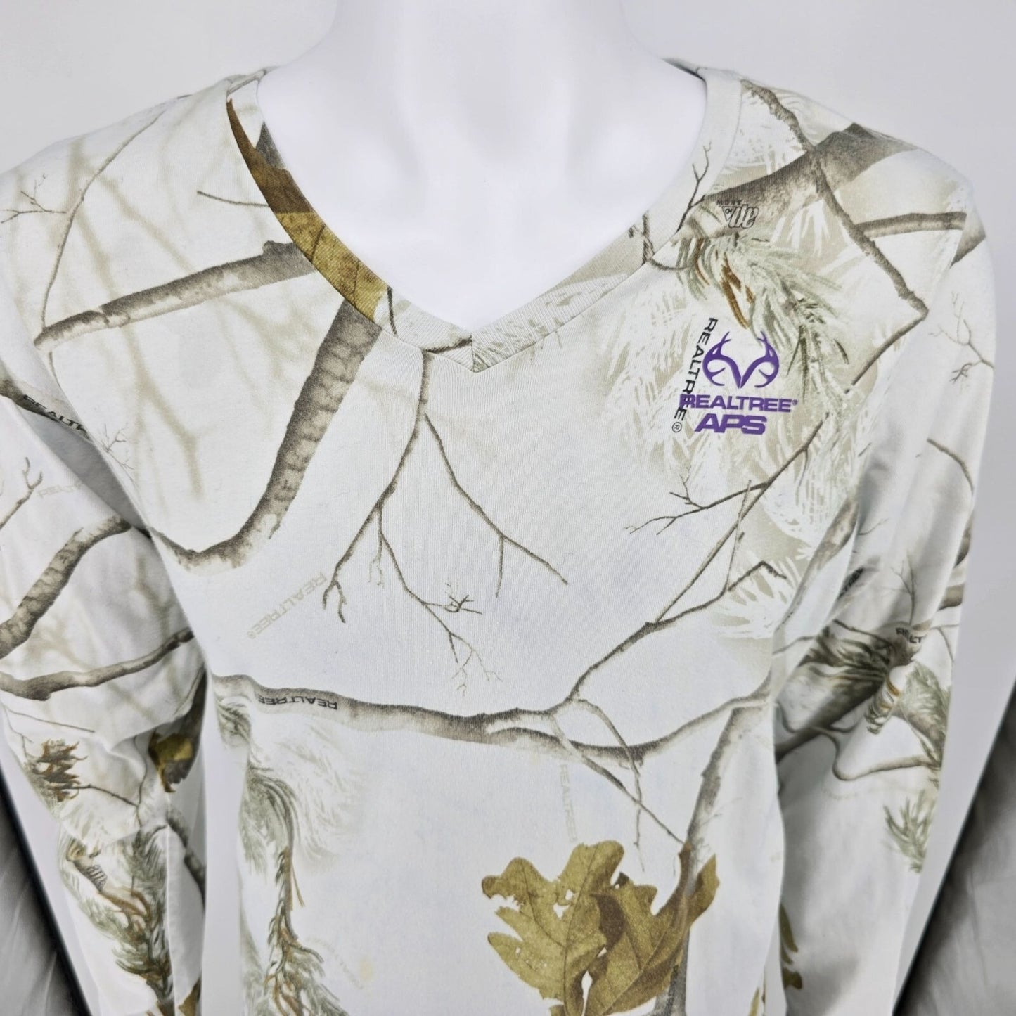 2010s Realtree APS Snow Camo V-Neck Long Sleeve Performance T-Shirt (Womens XXL)