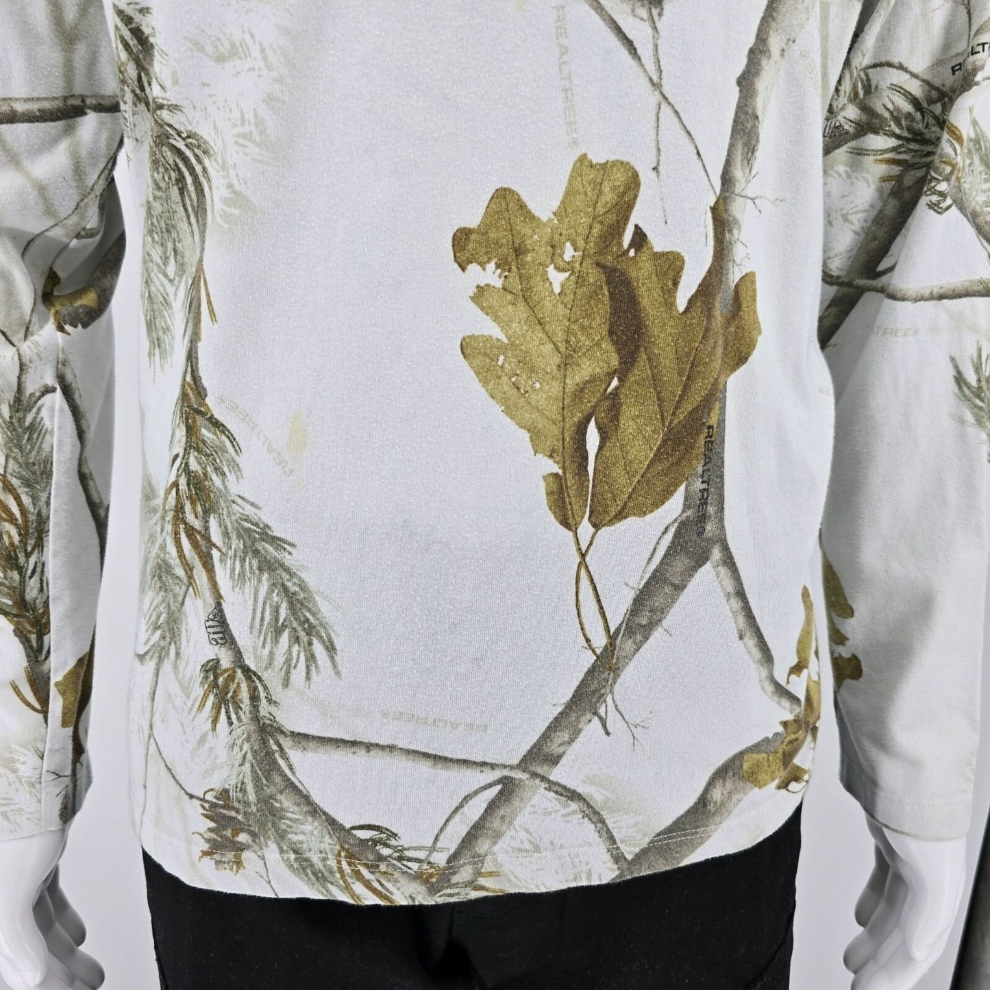 2010s Realtree APS Snow Camo V-Neck Long Sleeve Performance T-Shirt (Womens XXL)