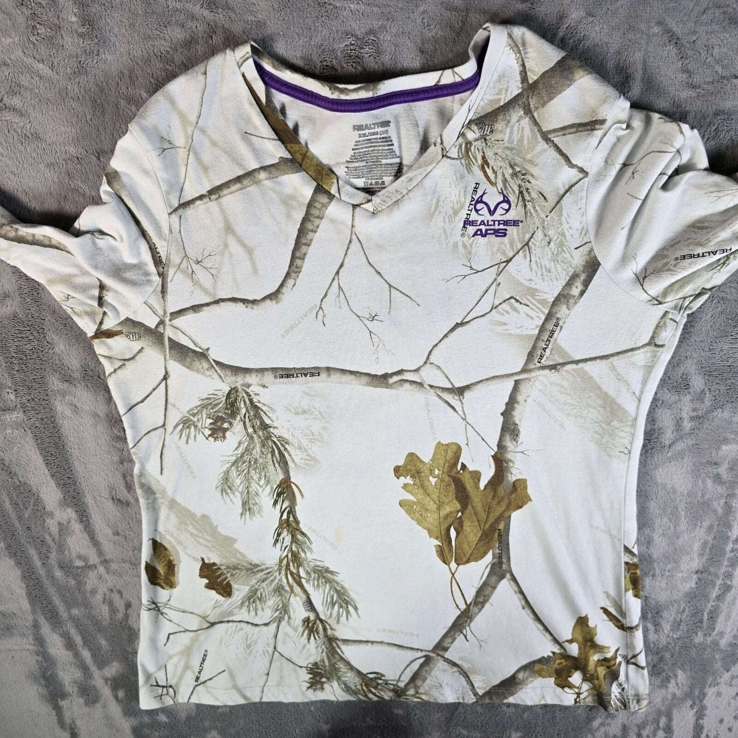 2010s Realtree APS Snow Camo V-Neck Long Sleeve Performance T-Shirt (Womens XXL)