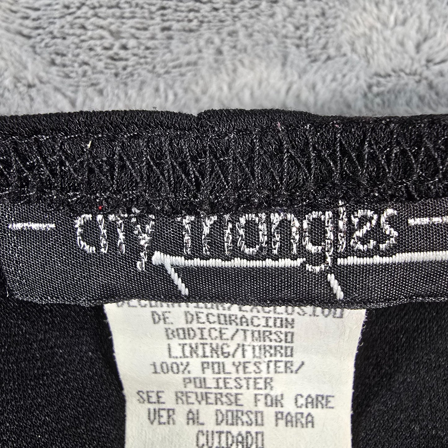 Vintage Y2K City Triangles Slinky Black Halter Maxi Prom/Formal Dress (S)