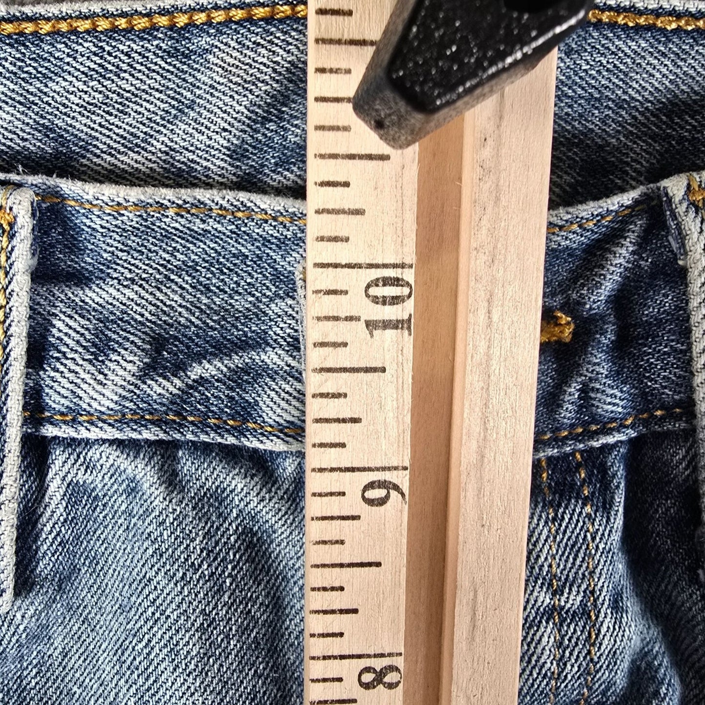 2008 Thrashed Levi's 501-0193 Medium Stonewash Denim Blue Jeans (28x36)