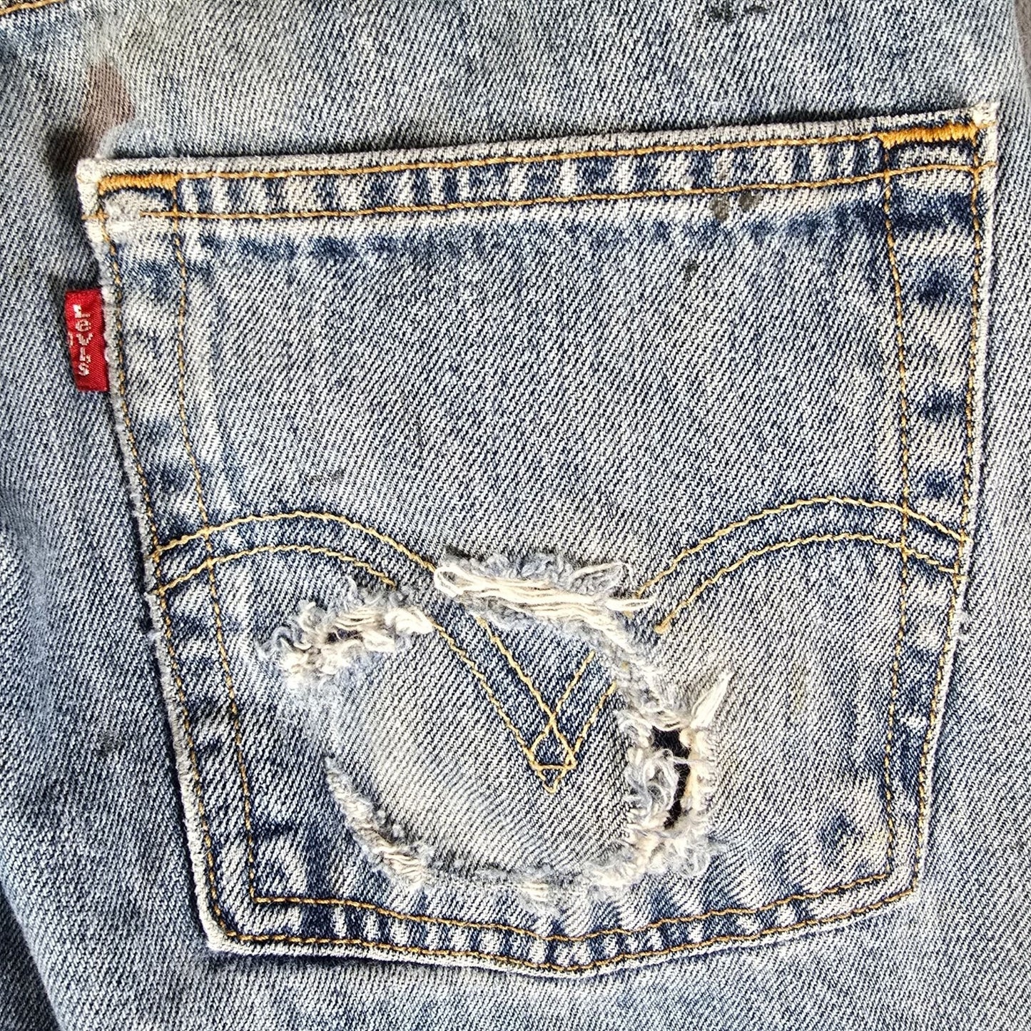 2008 Thrashed Levi's 501-0193 Medium Stonewash Denim Blue Jeans (28x36)