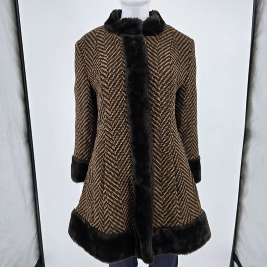Vintage 1960s Unbranded Women's Chevron Tweed Fit & Flare Faux Fur Trim Coat (S)