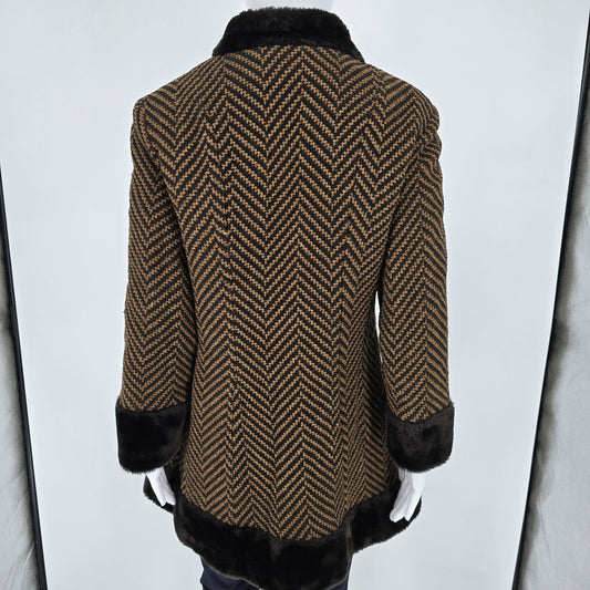 Vintage 1960s Unbranded Women's Chevron Tweed Fit & Flare Faux Fur Trim Coat (S)
