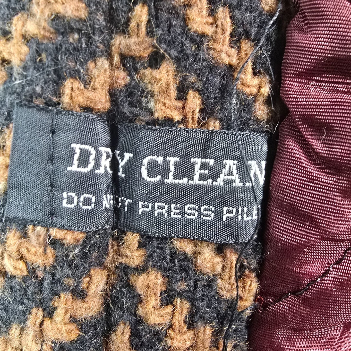 Vintage 1960s Unbranded Women's Chevron Tweed Fit & Flare Faux Fur Trim Coat (S)