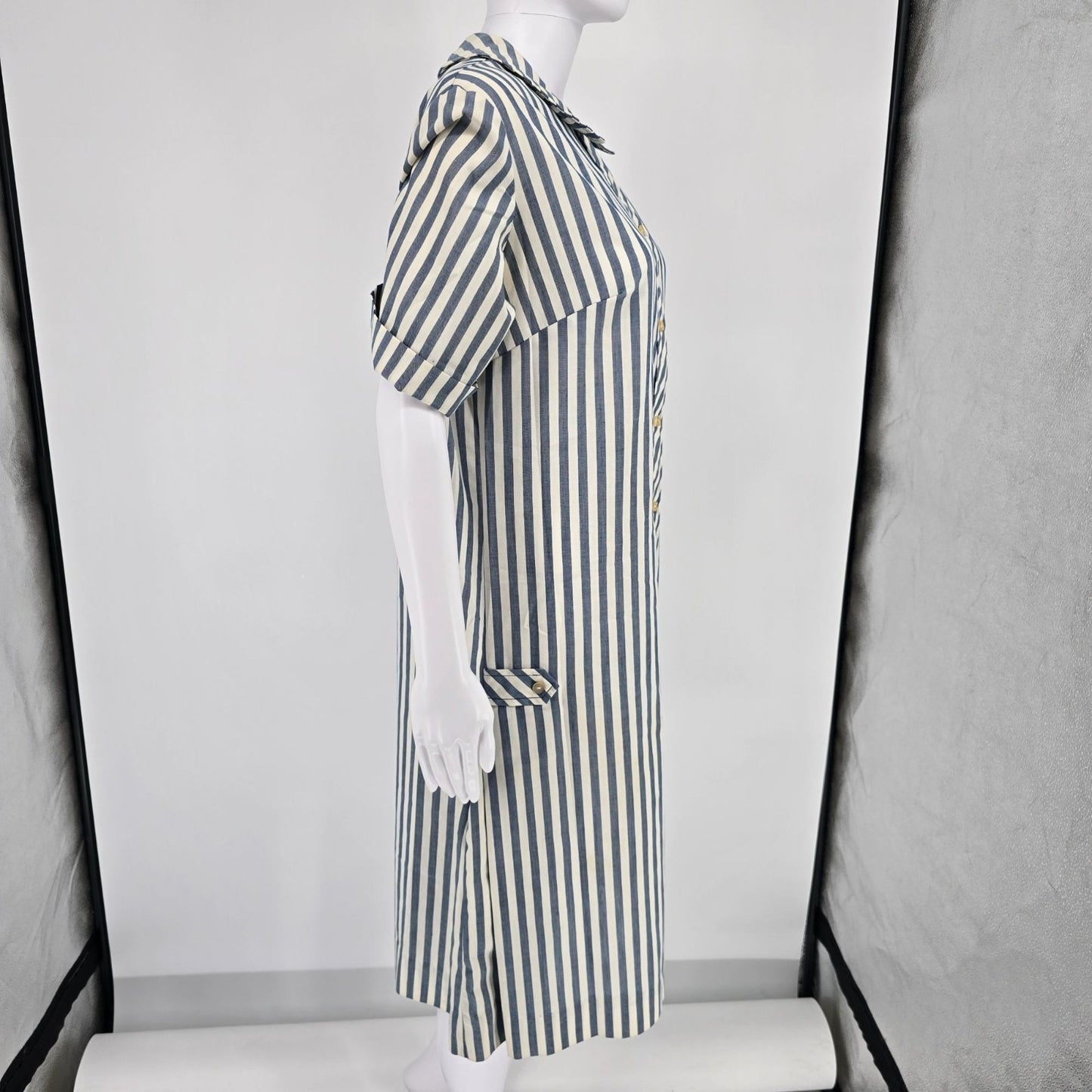 Vintage 1960s Unbranded Blue & White Striped Peter Pan Collar Shirt Dress (L)