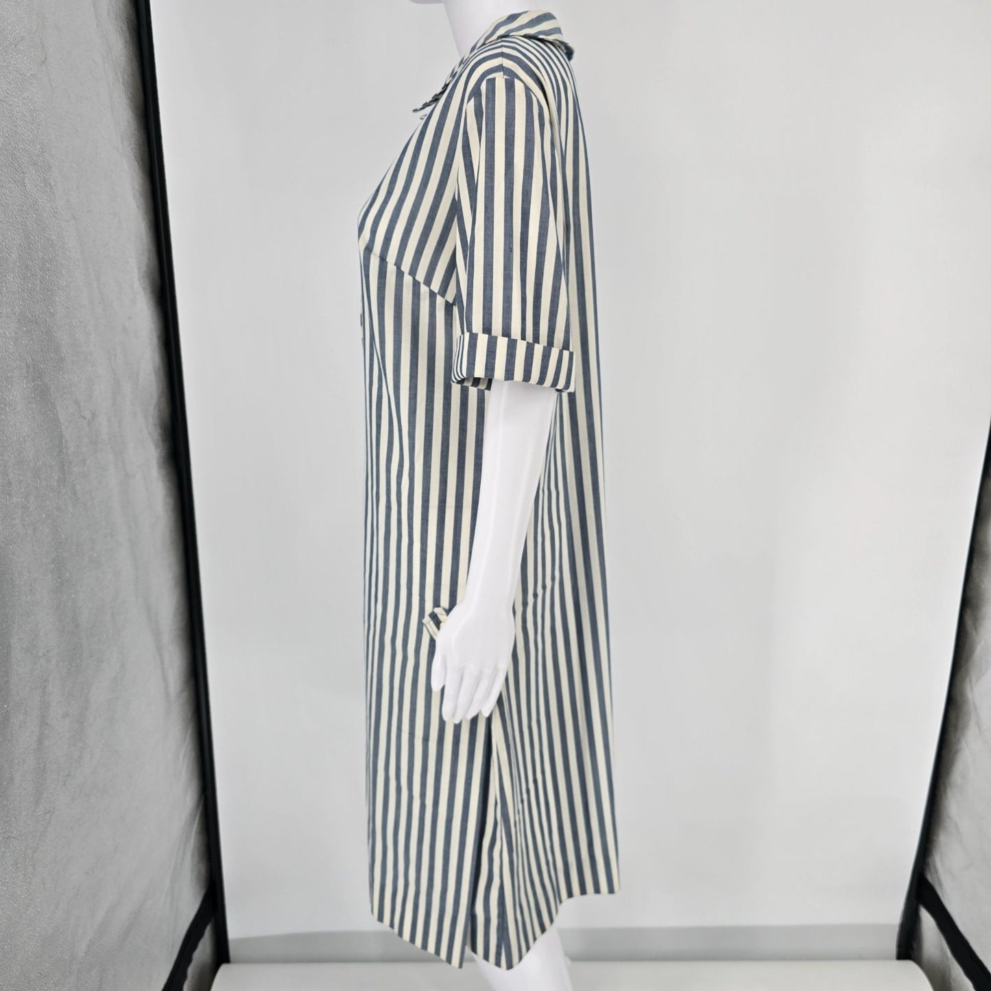 Vintage 1960s Unbranded Blue & White Striped Peter Pan Collar Shirt Dress (L)