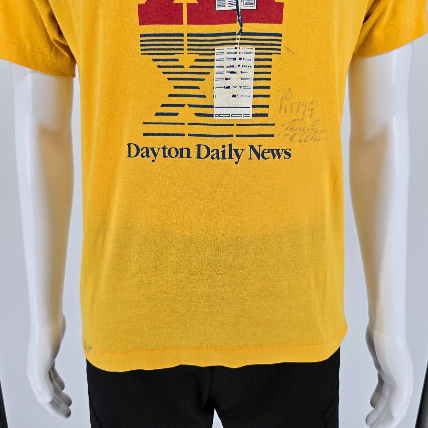 Vintage 1988 Dayton Daily News River Run XI Autographed Yellow T-Shirt (M)