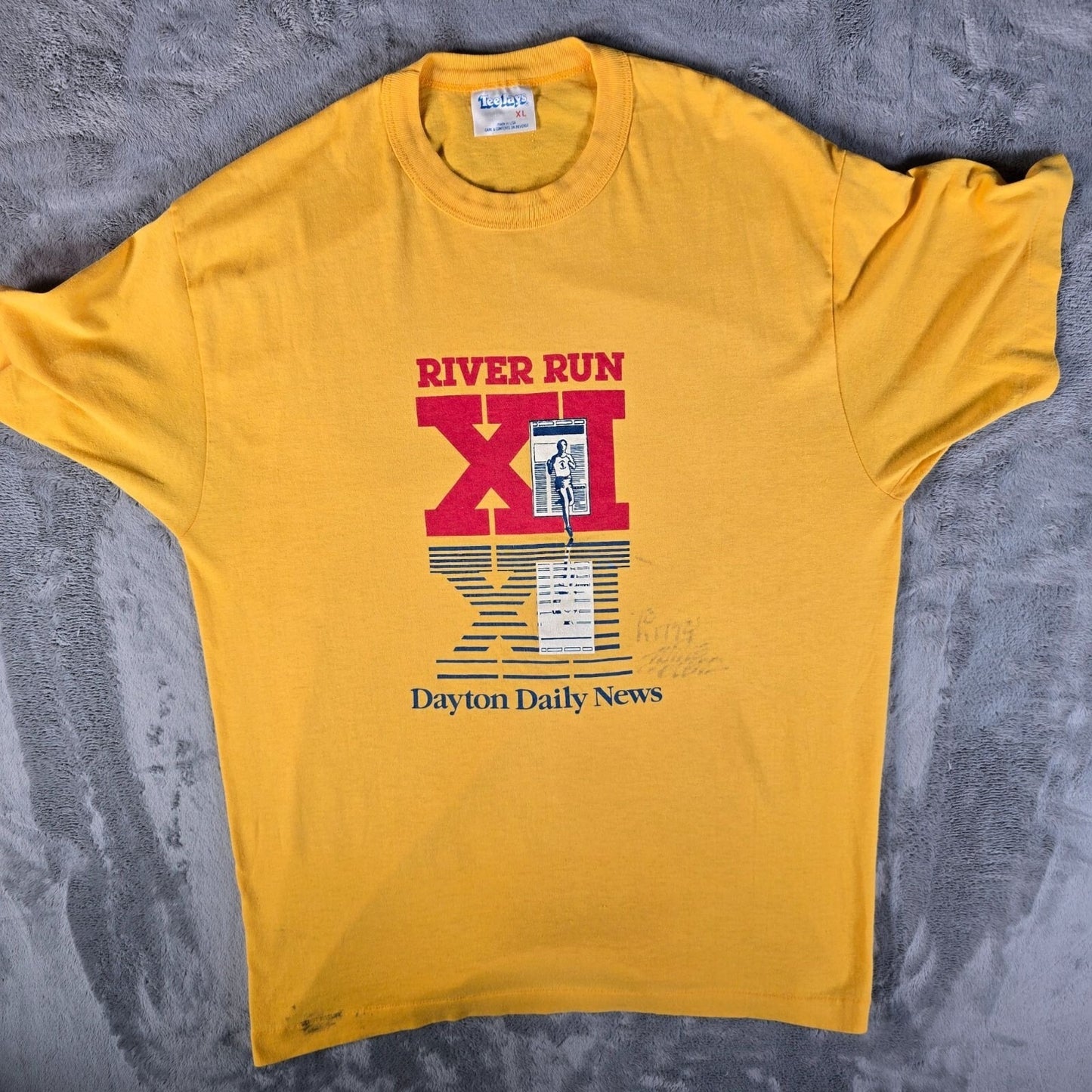 Vintage 1988 Dayton Daily News River Run XI Autographed Yellow T-Shirt (M)
