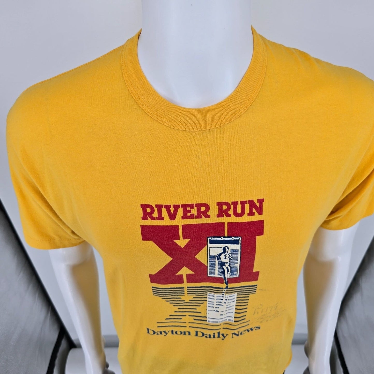 Vintage 1988 Dayton Daily News River Run XI Autographed Yellow T-Shirt (M)