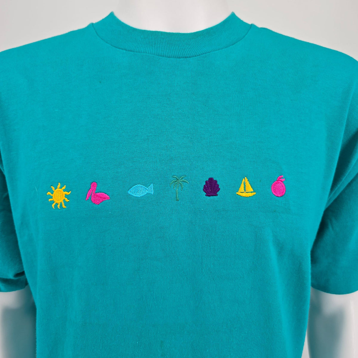 Vintage 1990s Fruit of the Loom Maui Hawaii Embroidered Beach Icon T-Shirt (XL)