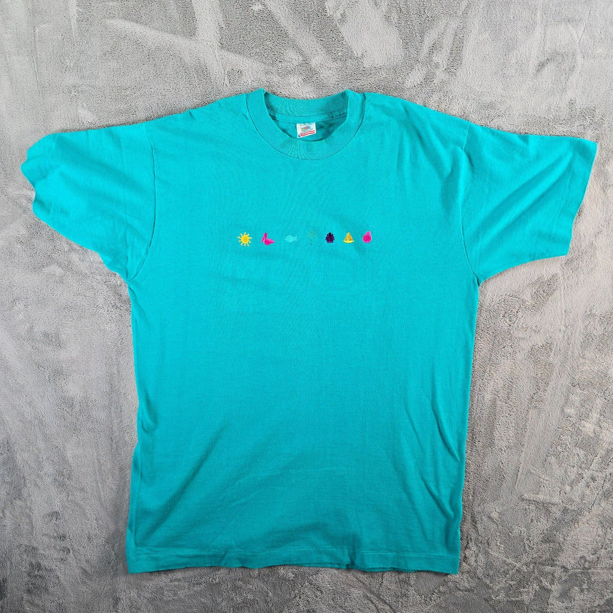 Vintage 1990s Fruit of the Loom Maui Hawaii Embroidered Beach Icon T-Shirt (XL)