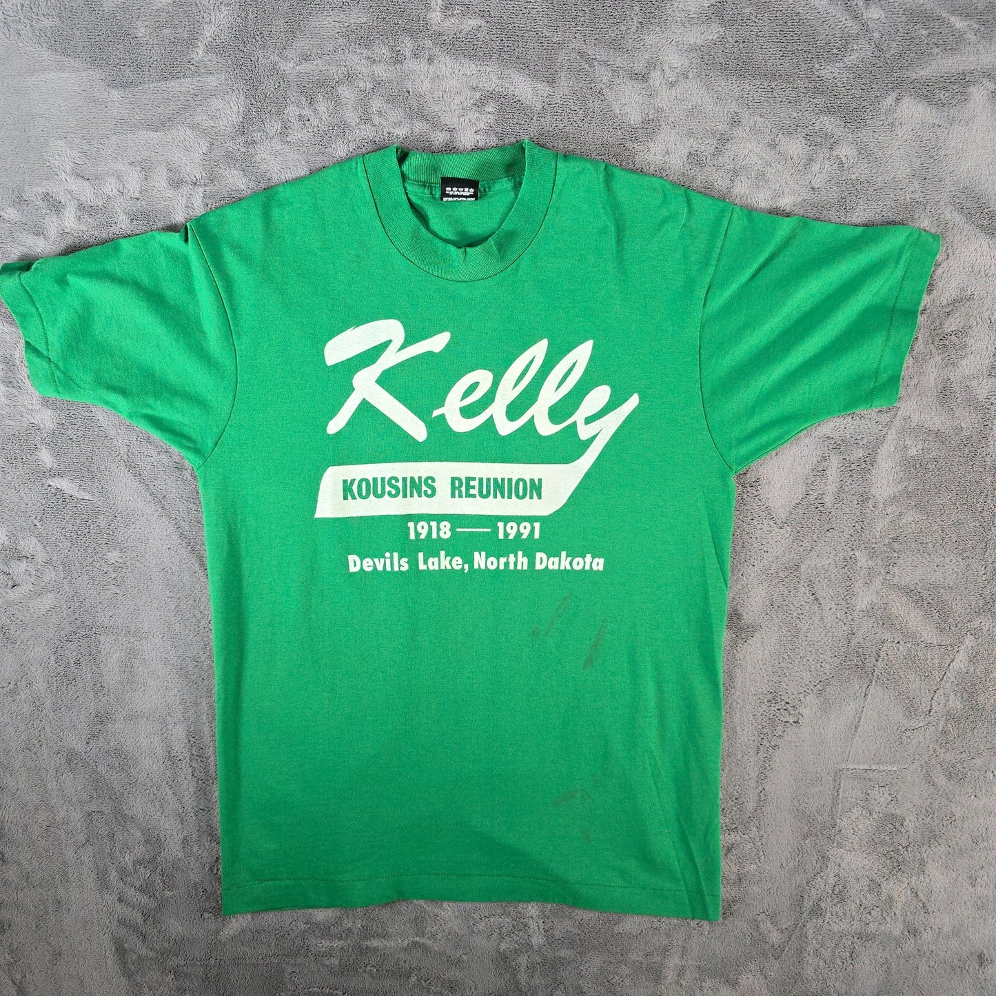 Vintage 1991 Kelly Kousins Reunion T-Shirt Devils Lake North Dakota T-Shirt (M)