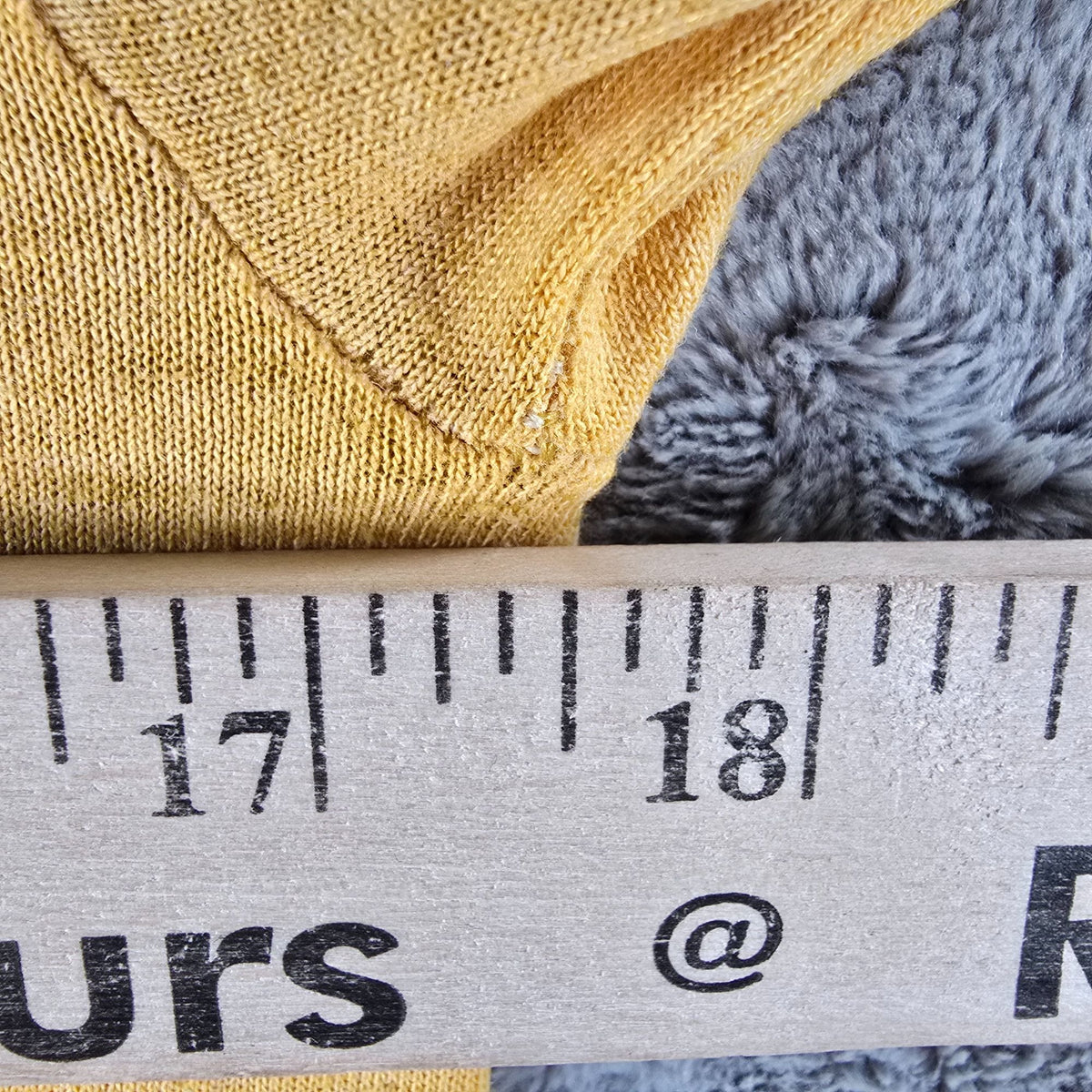 Distressed Vintage 1980s St. Aloysius on the Ohio Stingrays T-Shirt (S)