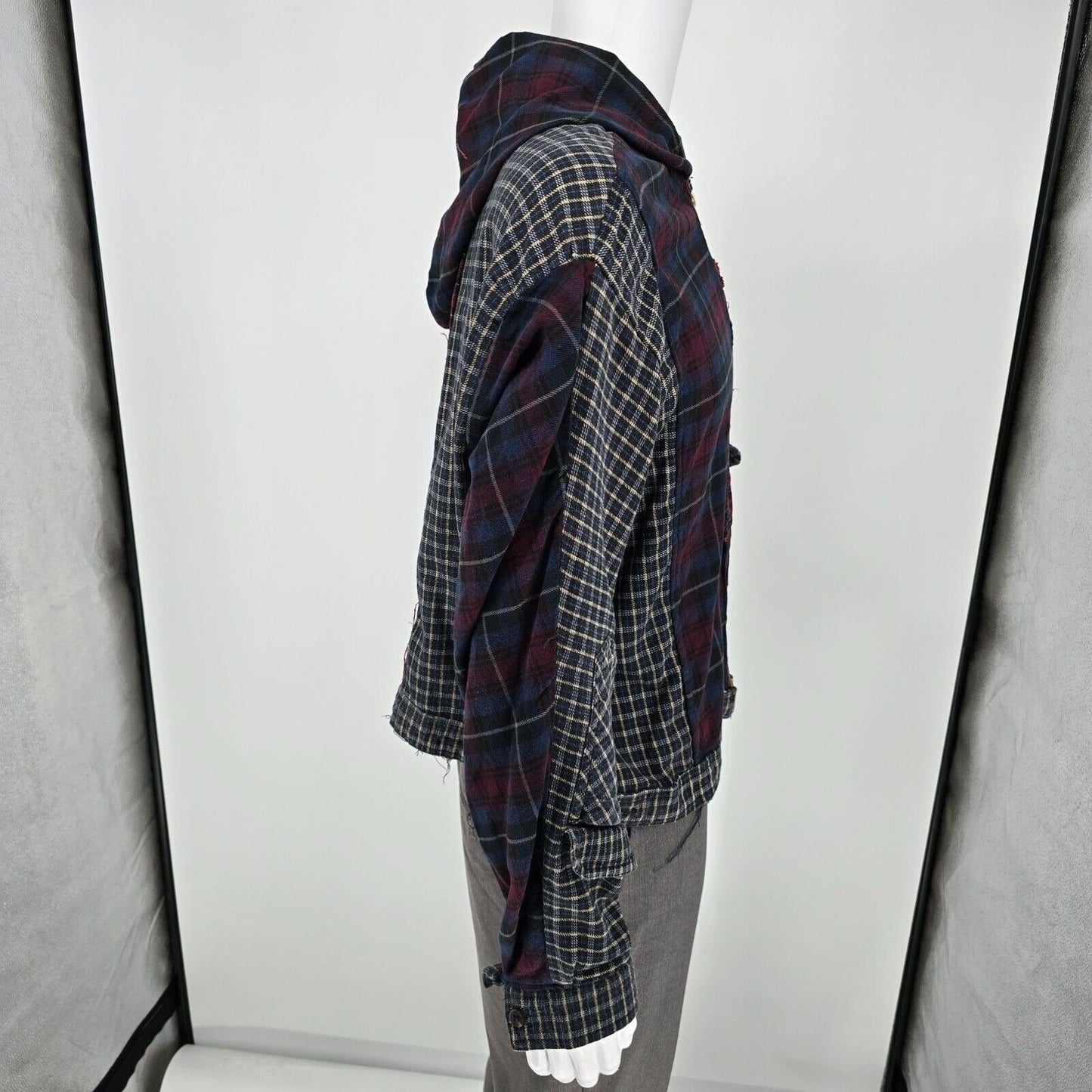 Vintage Thrashed 1990s Badge Patchwork Plaid Hooded Cropped Grunge Jacket (L)